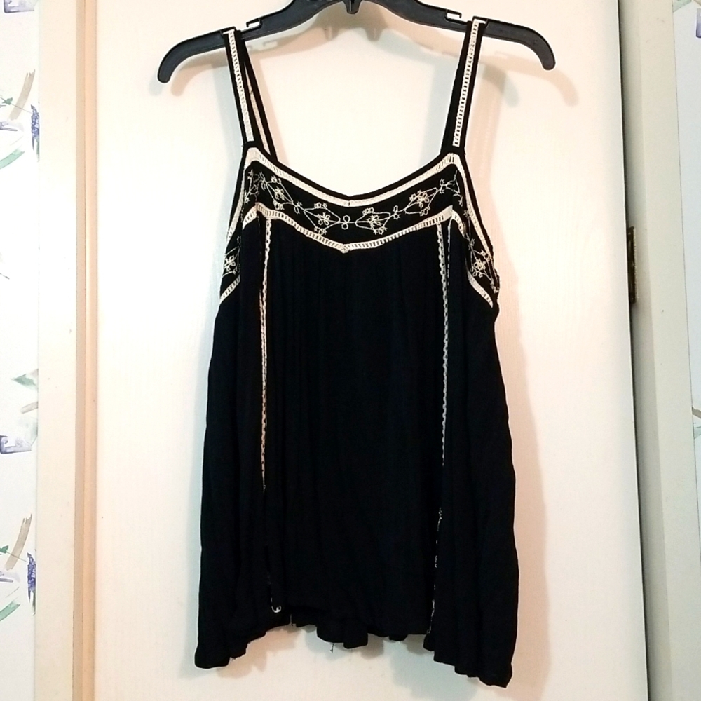 Spoon Black Sleeveless Top w_ Embroidery